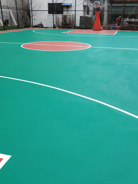 神农架 球场长期使用易出现地面开裂